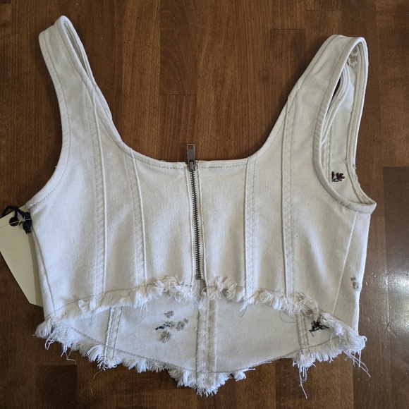 Embroidered Denim Crop Top - Picture 3 of 3